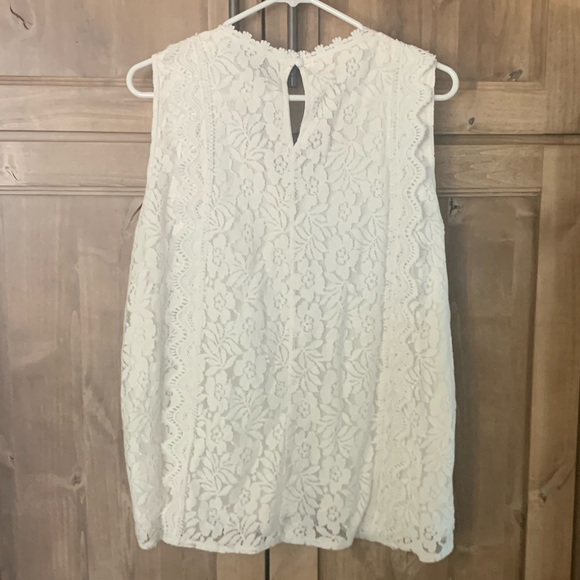 Women’s Lace Vintage Inspired V-neck Top - Picture 6 of 8